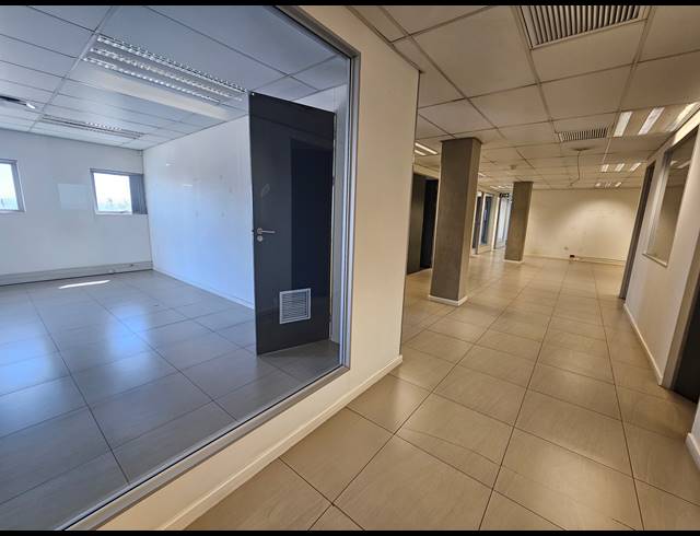 2,600M² FACTORY FOR SALE IN LANSERIA